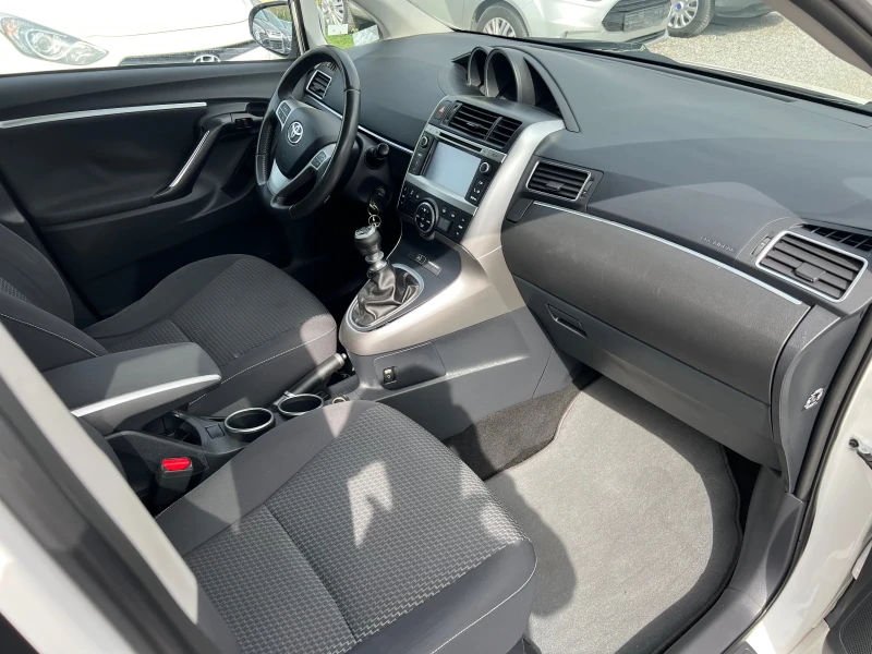 Toyota Verso 1.6D4D Euro6 kamera, снимка 9 - Автомобили и джипове - 51909085