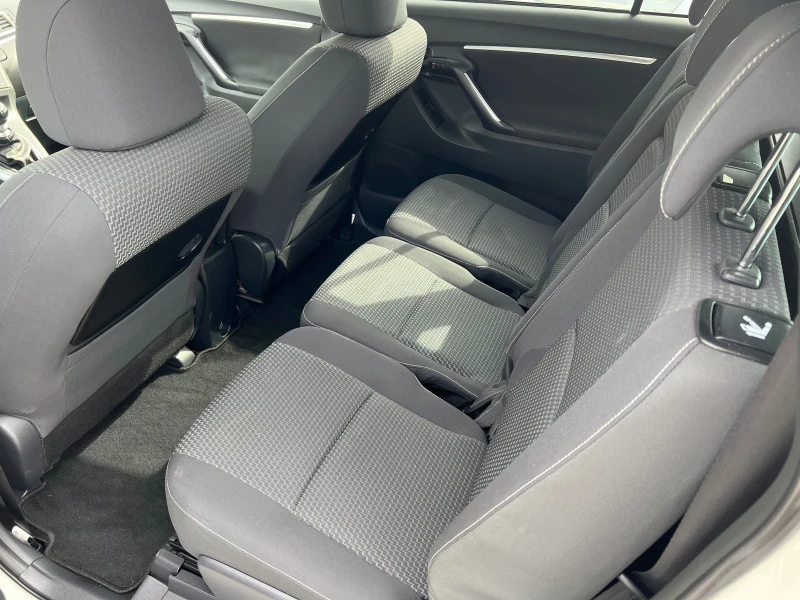 Toyota Verso 1.6D4D Euro6 kamera, снимка 10 - Автомобили и джипове - 51909085