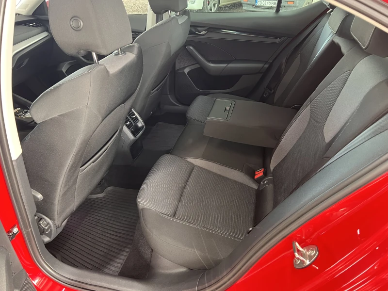 Skoda Octavia Style/2.0TDI/150K.C./7AT, снимка 10 - Автомобили и джипове - 52491043