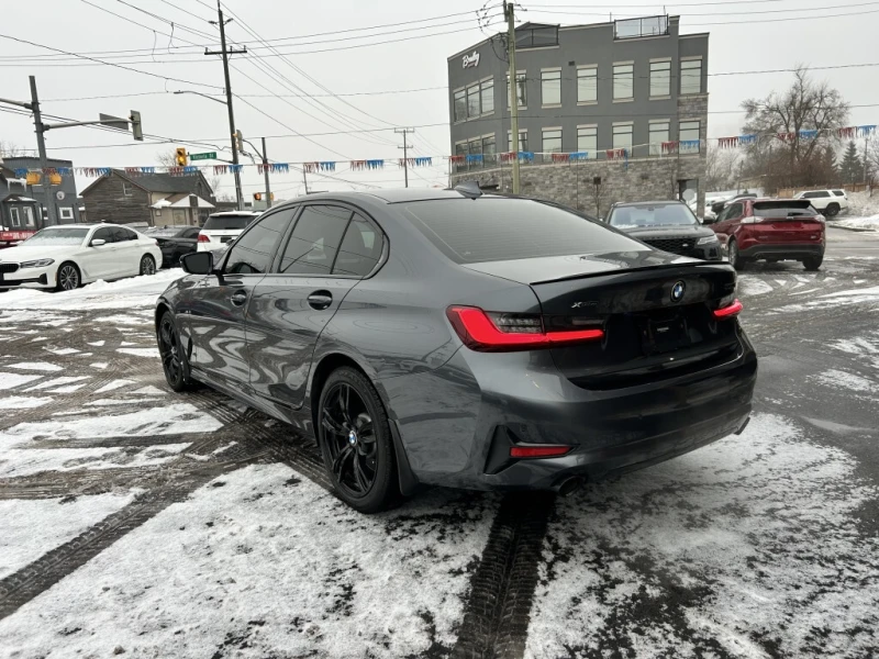 BMW 330 * CLEAN CARFAX| CARPLAY| BLACK OUT PACKAGE * CARFA, снимка 5 - Автомобили и джипове - 52892097
