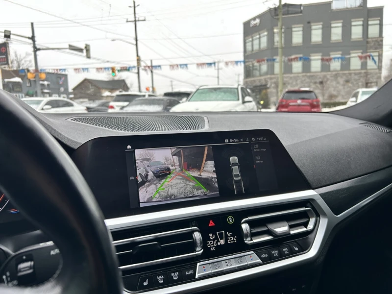 BMW 330 * CLEAN CARFAX| CARPLAY| BLACK OUT PACKAGE * CARFA, снимка 15 - Автомобили и джипове - 52892097