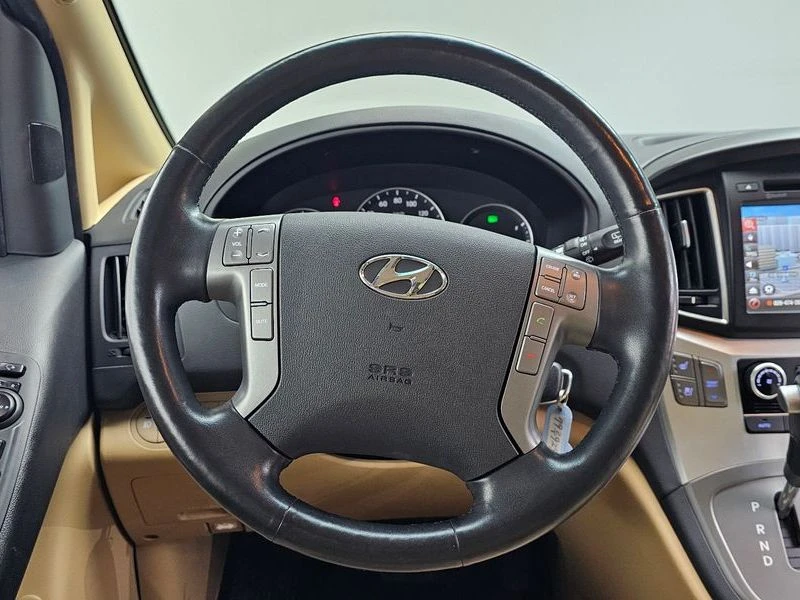 Hyundai Starex 2.5 Automatic, снимка 13 - Автомобили и джипове - 55948970