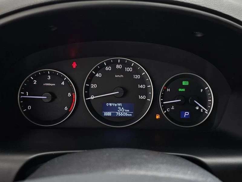 Hyundai Starex 2.5 Automatic, снимка 8 - Автомобили и джипове - 55948970