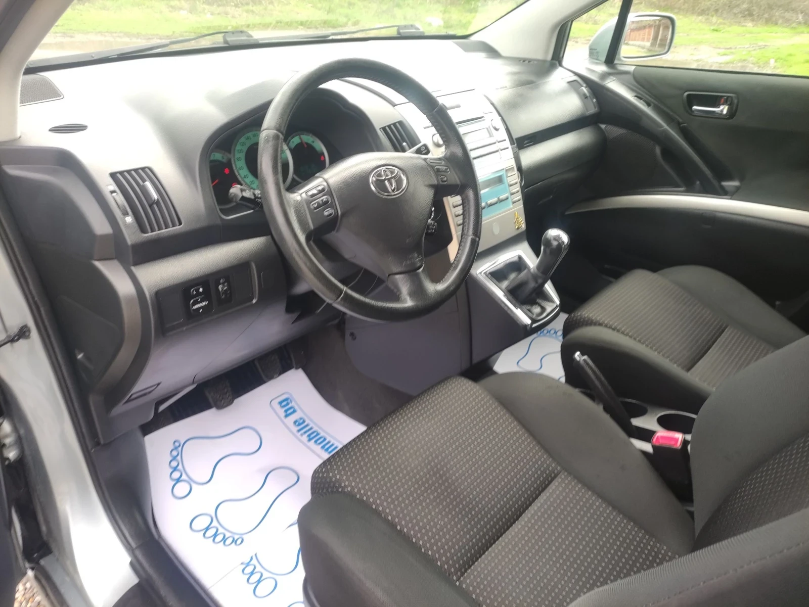 Toyota Corolla verso 1.6 като нов  феис лифт - изображение 10