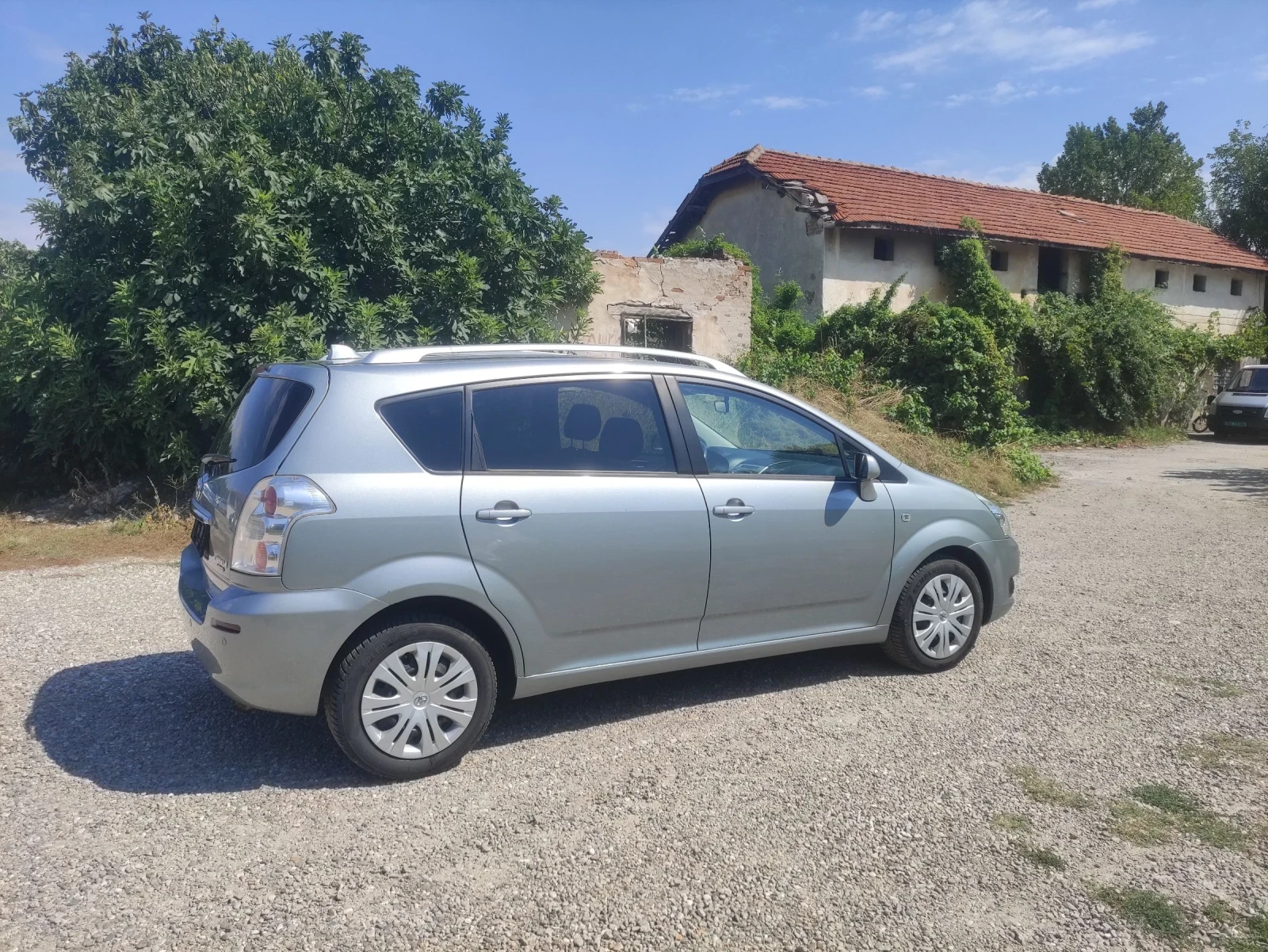 Toyota Corolla verso 1.6 като нов  феис лифт - изображение 4