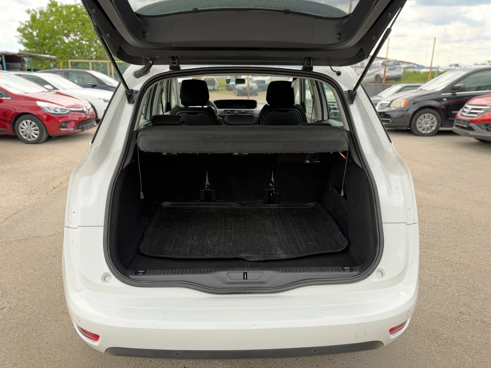 Citroen C4 Picasso 1.6HDi AUTOMATIC, снимка 16 - Автомобили и джипове - 52903450