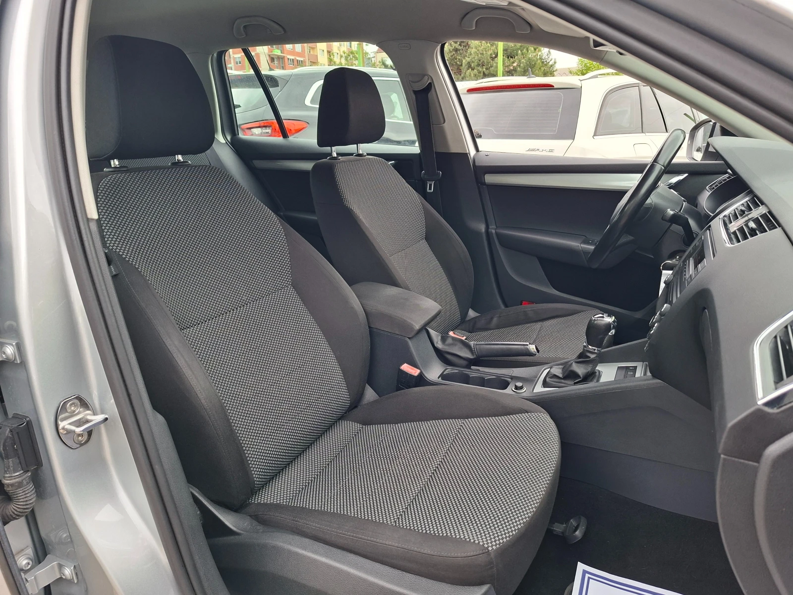 Skoda Octavia 1.6TDI* AUTOMATIC-DSG* 36м. х 223EUR. * , снимка 8 - Автомобили и джипове - 54455899