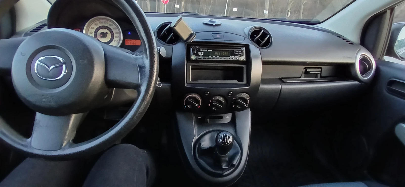 Mazda 2, снимка 8 - Автомобили и джипове - 54511431