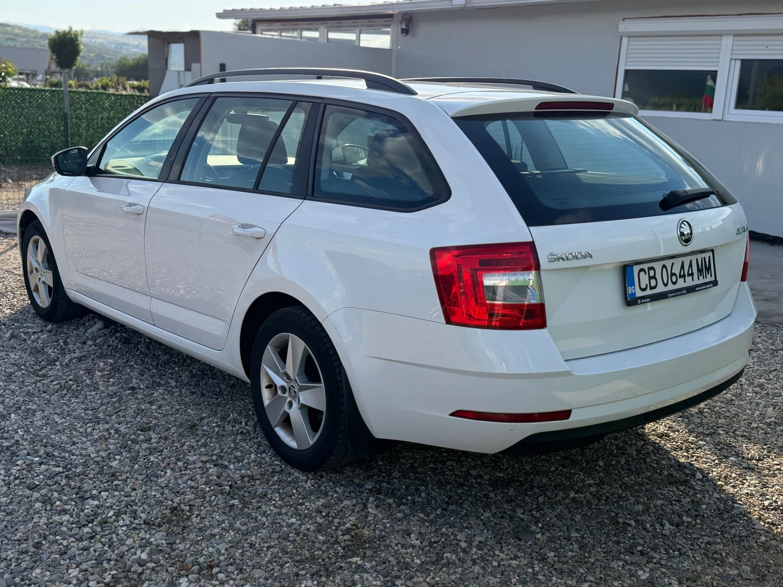 Skoda Octavia Обслужена със сервизна история!, снимка 5 - Автомобили и джипове - 55016595