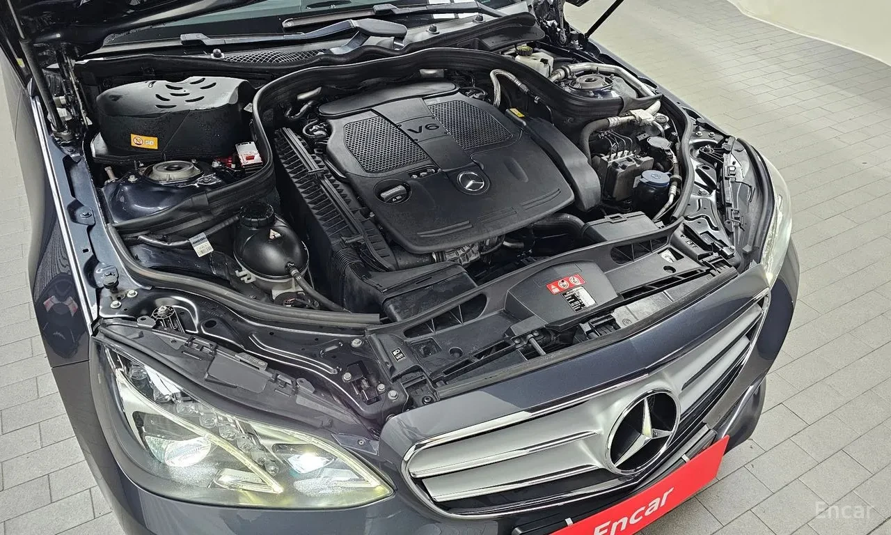 Mercedes-Benz E 300 4MATIC , снимка 4 - Автомобили и джипове - 55475648