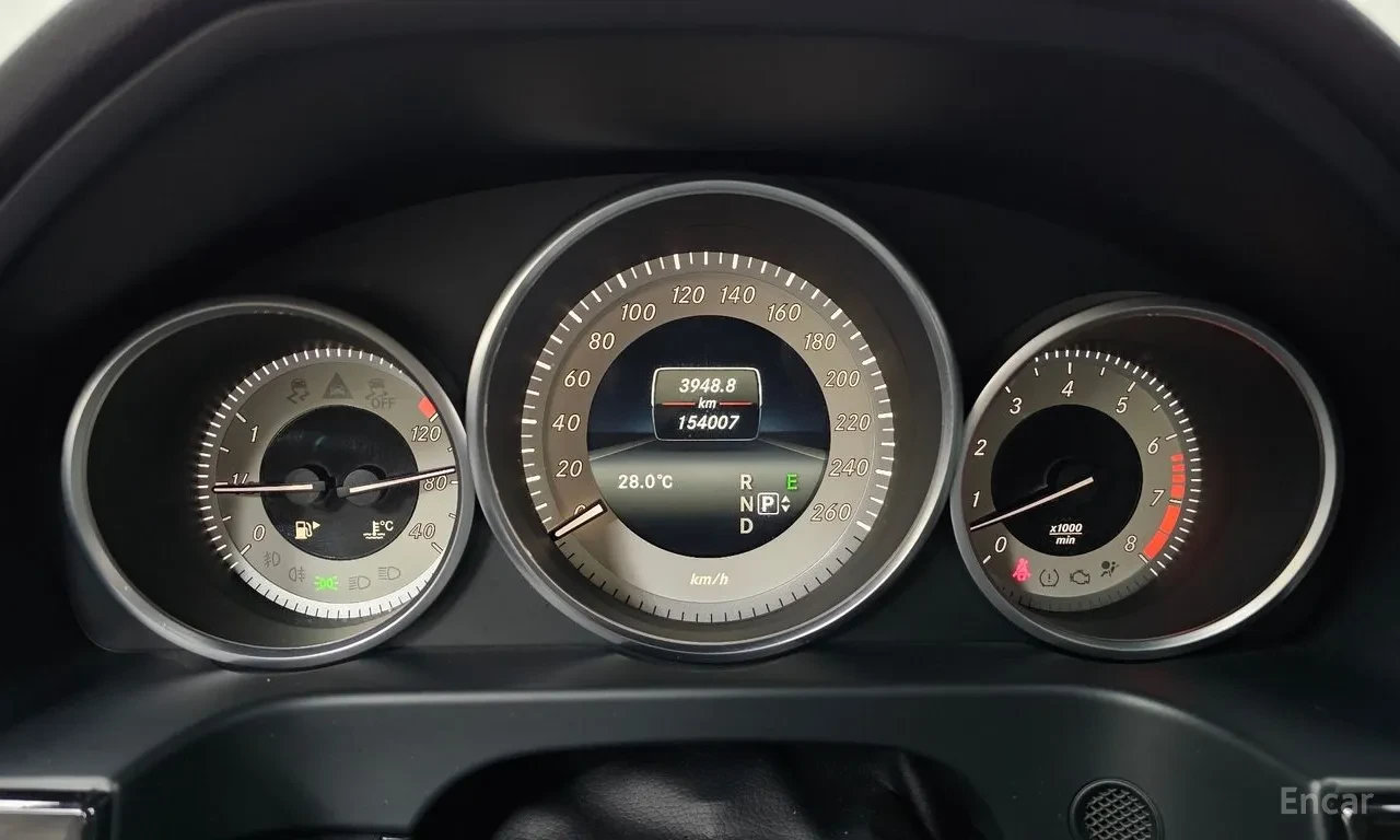 Mercedes-Benz E 300 4MATIC , снимка 6 - Автомобили и джипове - 55475648