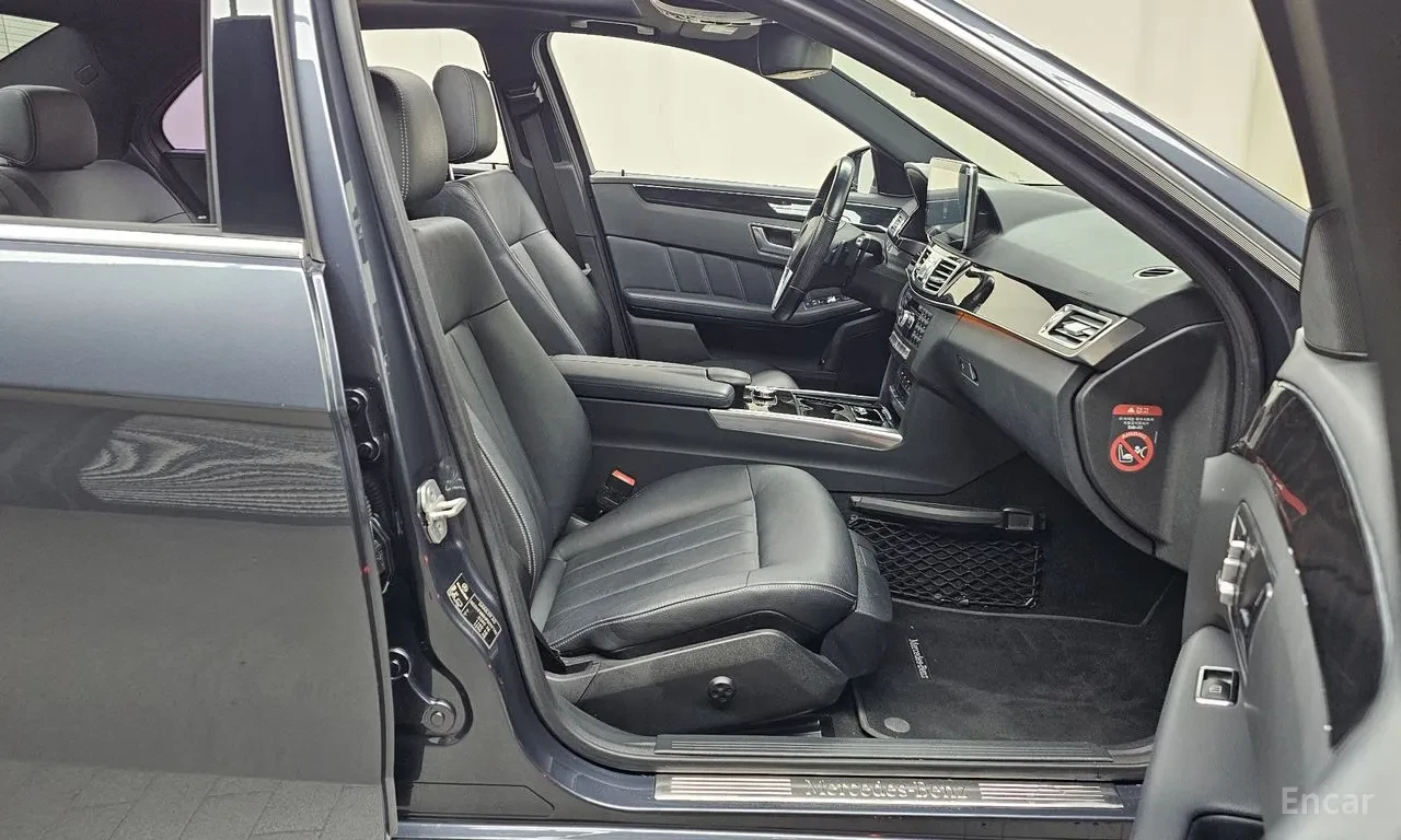 Mercedes-Benz E 300 4MATIC , снимка 13 - Автомобили и джипове - 55475648