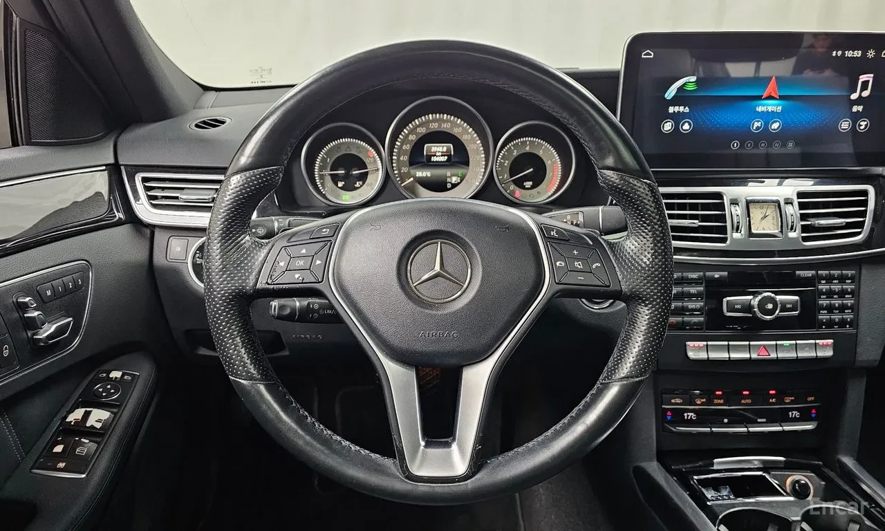 Mercedes-Benz E 300 4MATIC , снимка 10 - Автомобили и джипове - 55475648