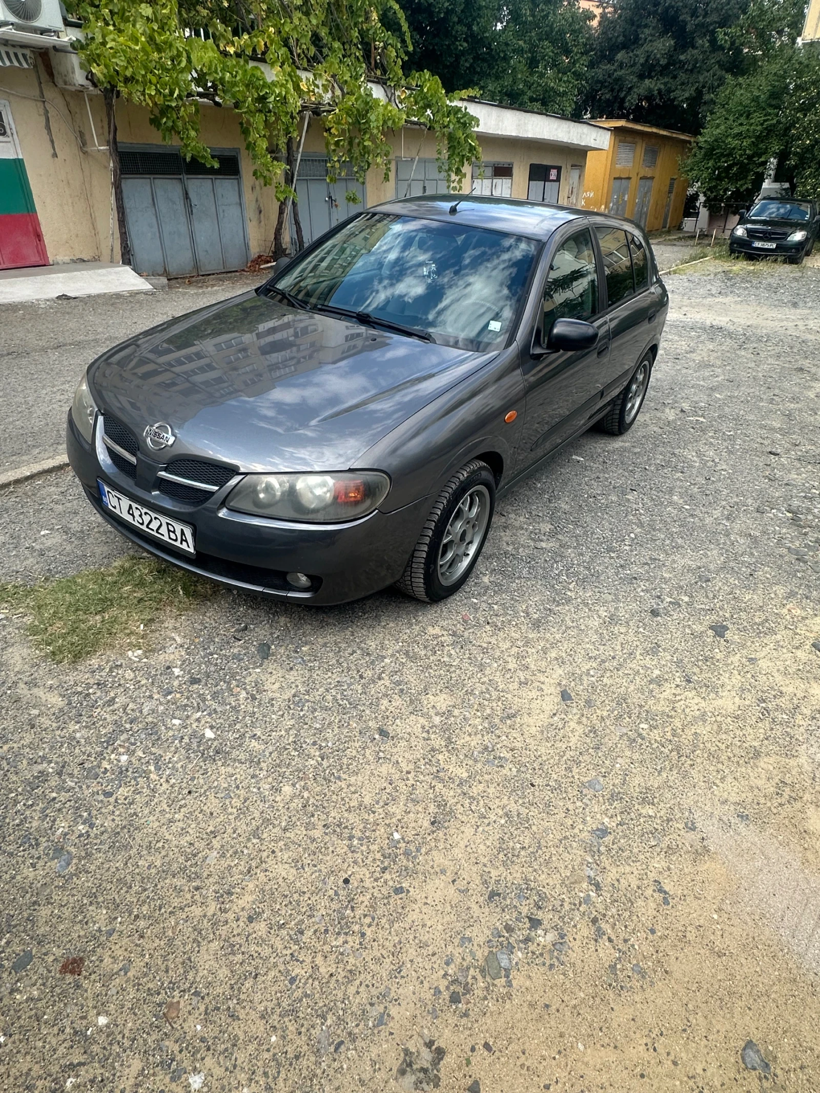 Nissan Almera