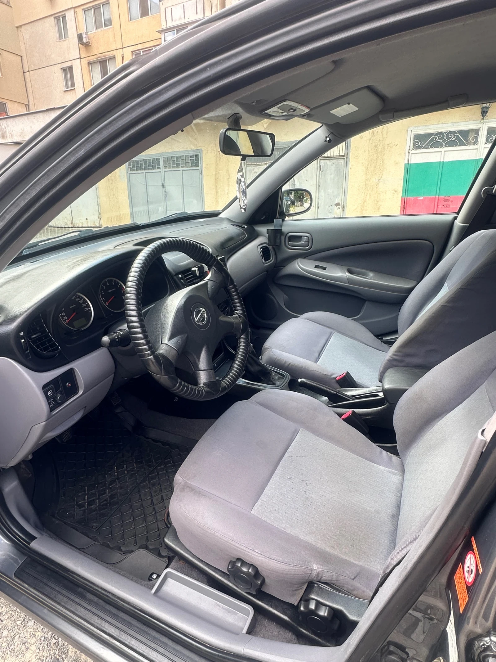 Nissan Almera, снимка 6 - Автомобили и джипове - 55680998