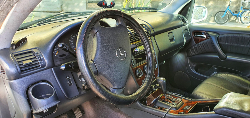 Mercedes-Benz ML 270, снимка 4 - Автомобили и джипове - 46381076