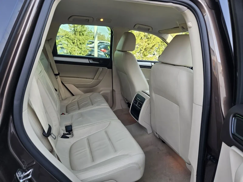 VW Touareg 3.0TDI-240кс= 8СКОРОСТИ= 4x4= LED= ПОДГРЕВ= НАВИ, снимка 14 - Автомобили и джипове - 51826886