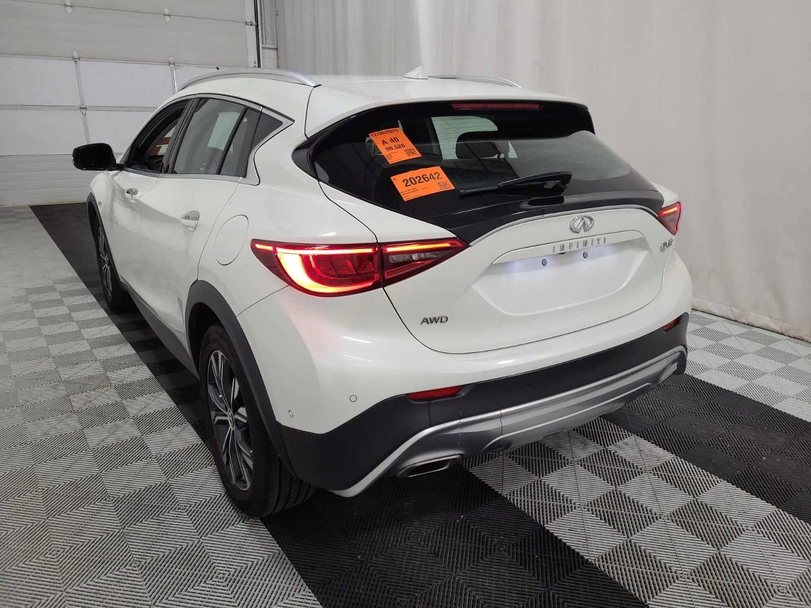 Infiniti QX30 AWD * * CARFAX * * АВТО КРЕДИТ * *  - изображение 4