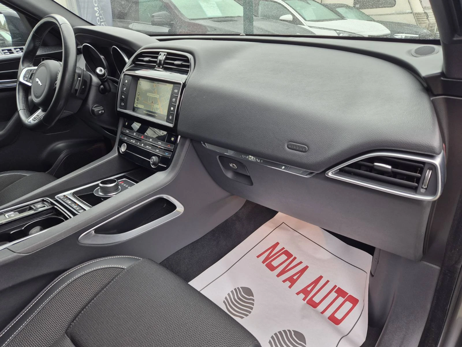 Jaguar F-PACE 2.0D-R-SPORT-144000км-СУПЕР СЪСТОЯНИЕ, снимка 12 - Автомобили и джипове - 54056392