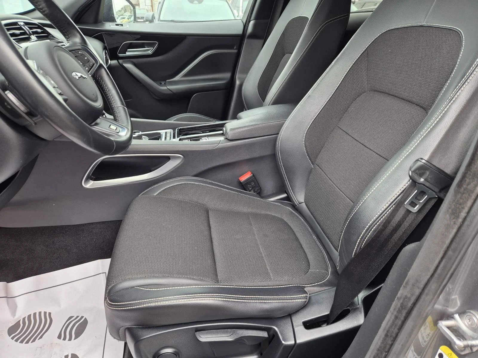 Jaguar F-PACE 2.0D-R-SPORT-144000км-СУПЕР СЪСТОЯНИЕ, снимка 7 - Автомобили и джипове - 54056392