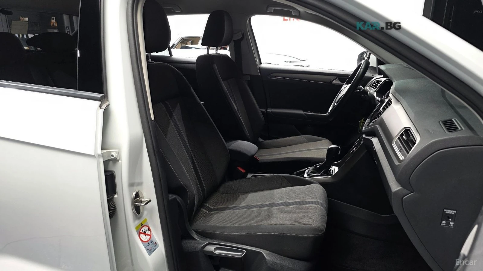 VW T-Roc 2.0TDI* STYLE* ПОДГРЕВ* КАМЕРА* NAVI* LED* , снимка 11 - Автомобили и джипове - 55235414