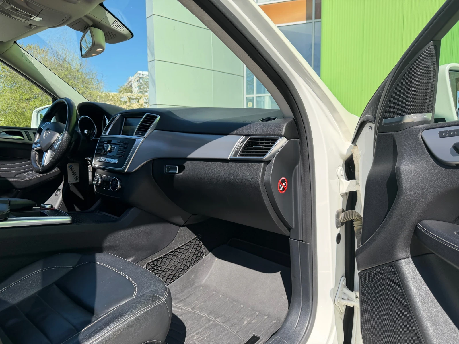 Mercedes-Benz ML 350 ///AMG/PANO/HARMANN/-360 KAMERA/20AMG-LINE/DISTRON, снимка 10 - Автомобили и джипове - 55660621