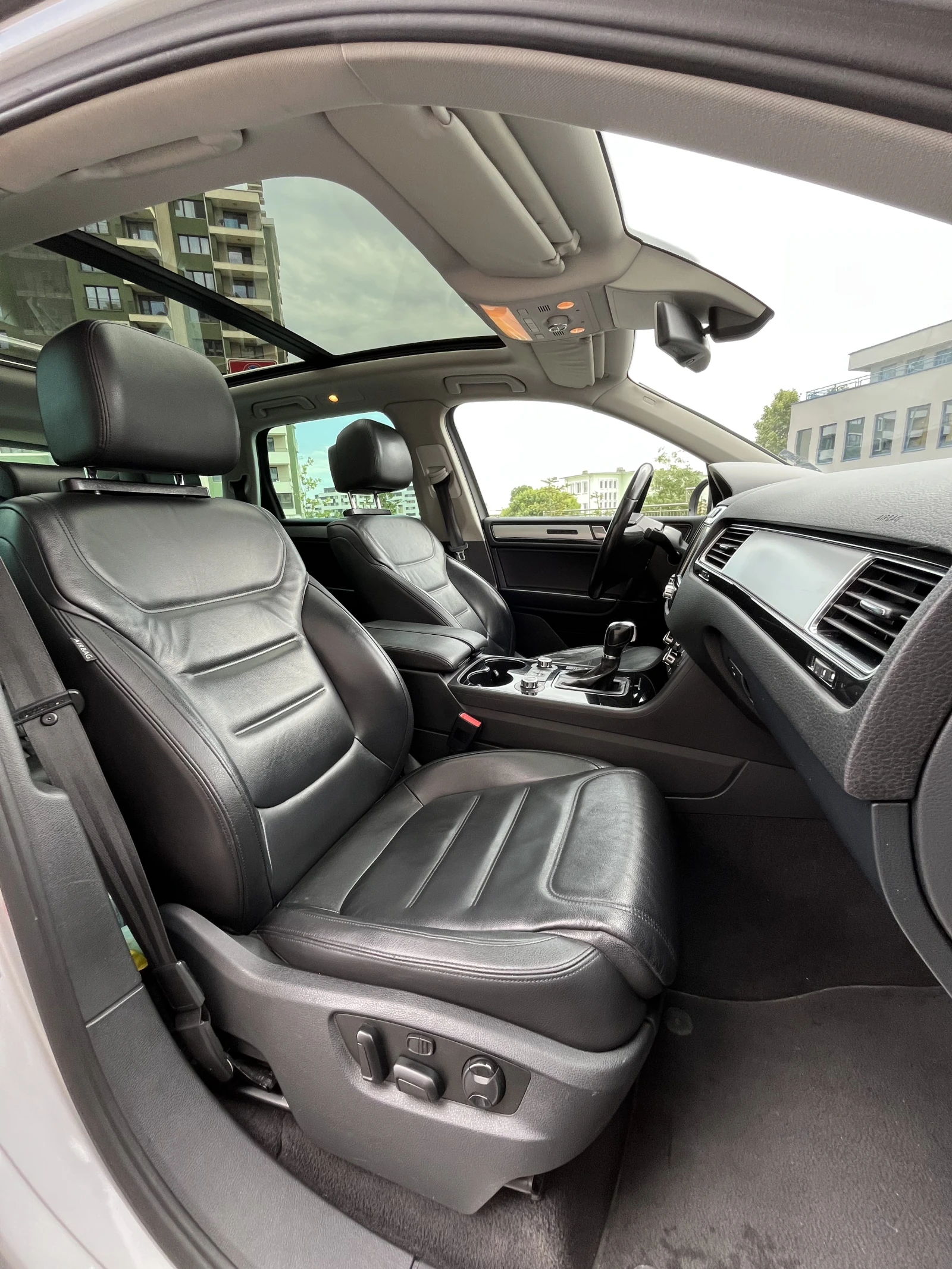 VW Touareg, снимка 14 - Автомобили и джипове - 56234211