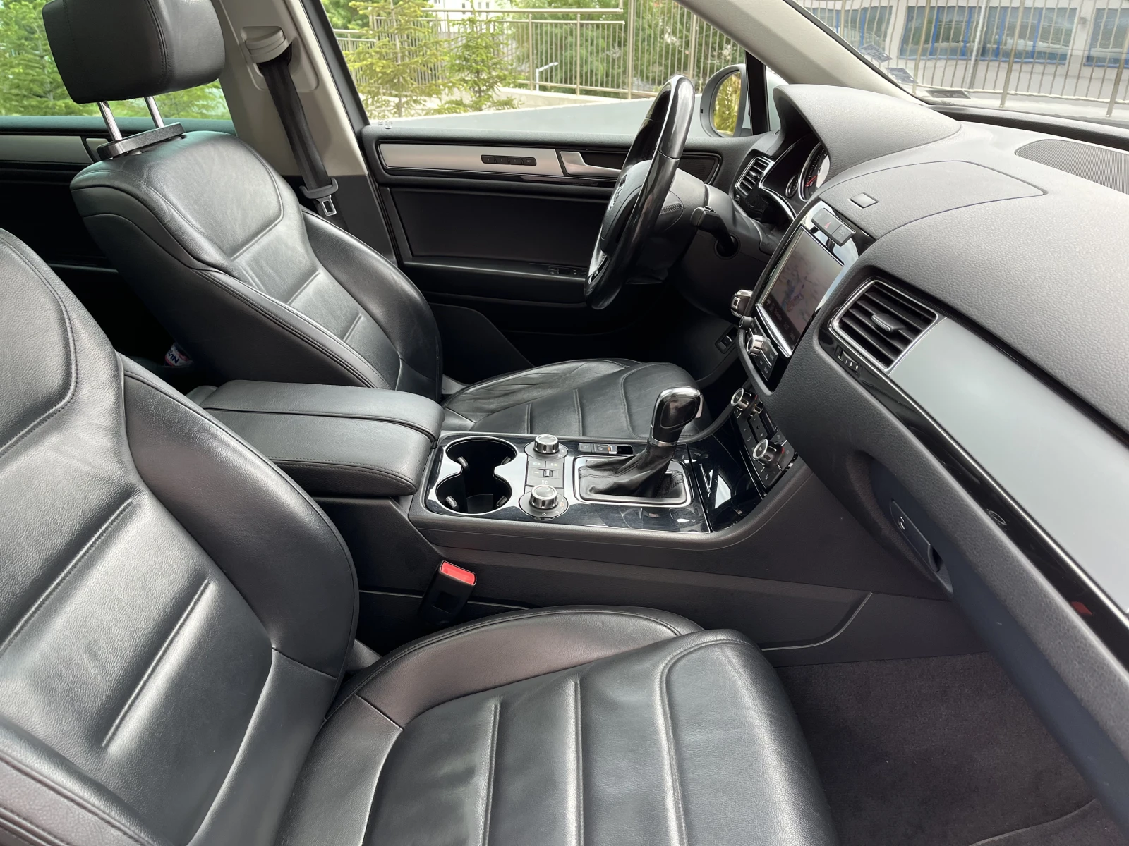 VW Touareg, снимка 13 - Автомобили и джипове - 56234211