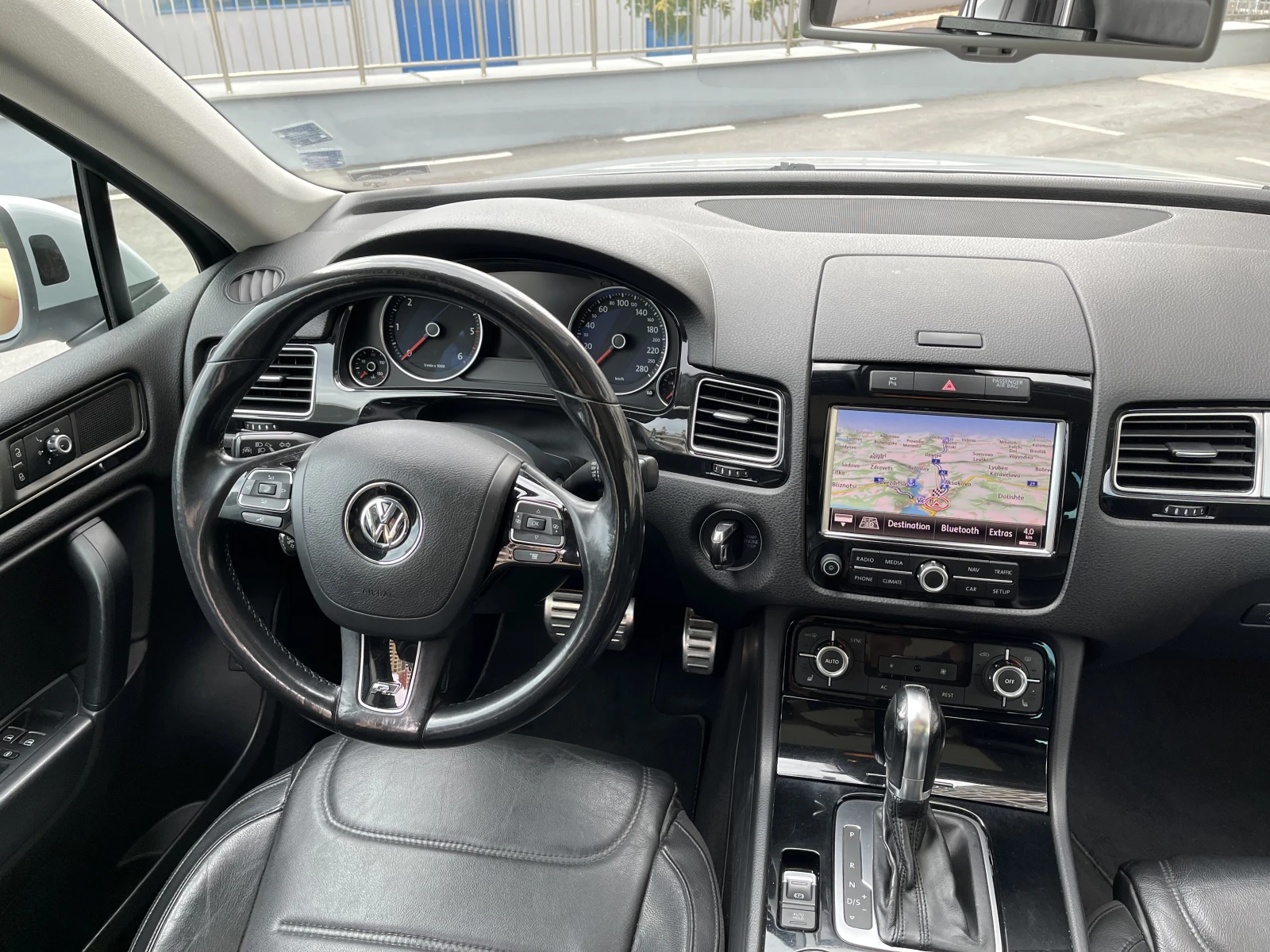 VW Touareg, снимка 11 - Автомобили и джипове - 56234211