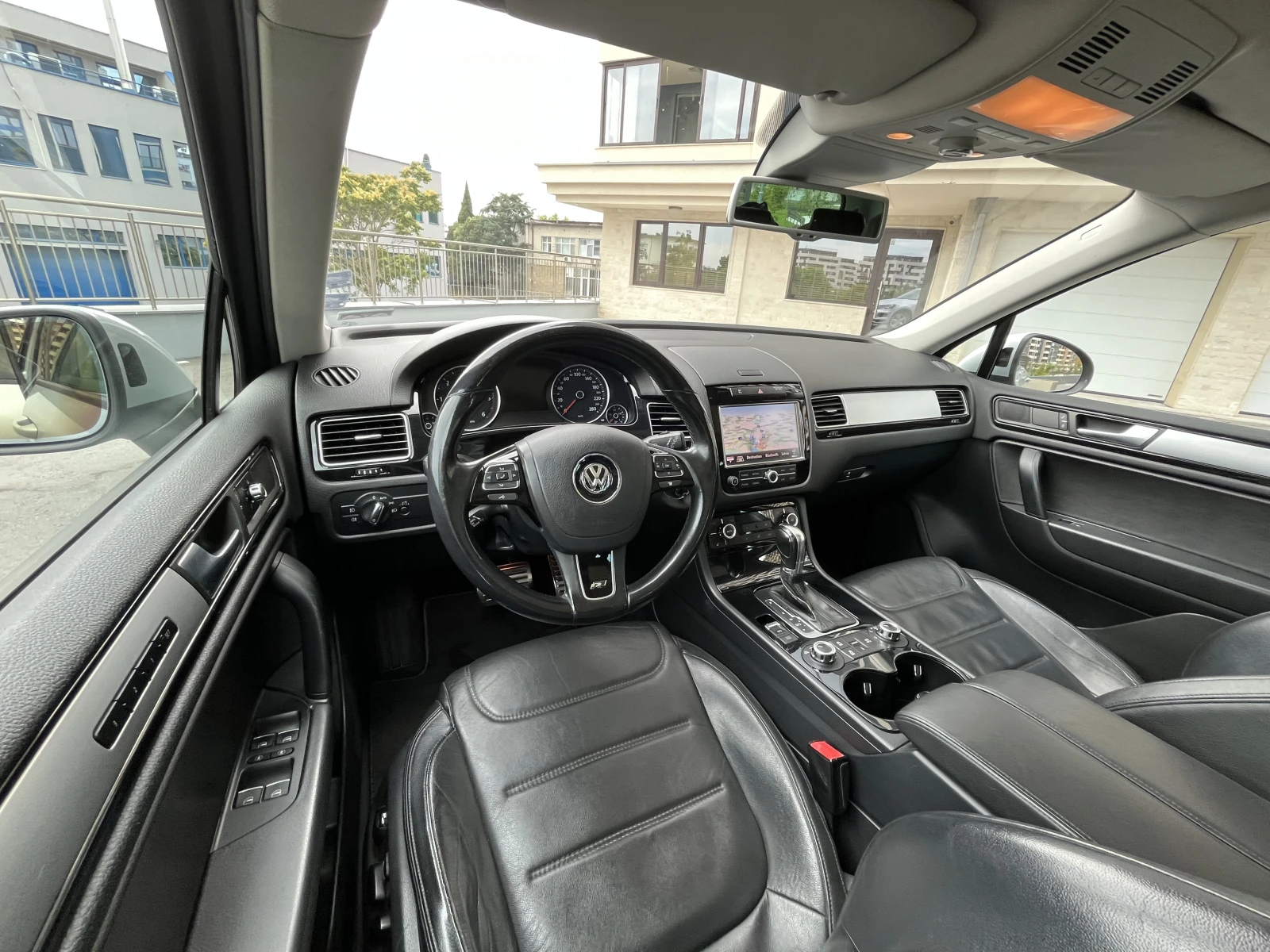 VW Touareg, снимка 12 - Автомобили и джипове - 56234211
