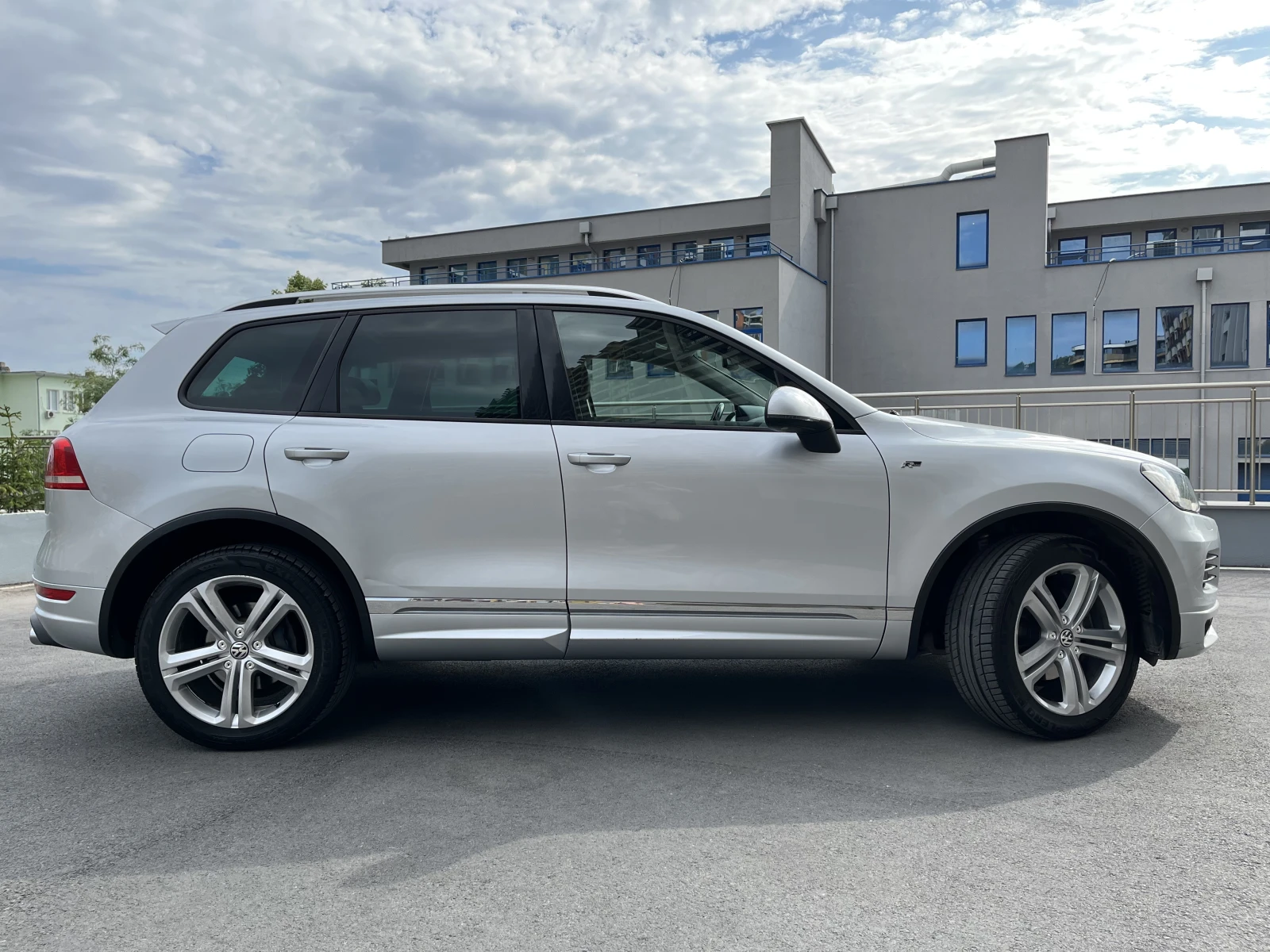VW Touareg, снимка 9 - Автомобили и джипове - 56234211