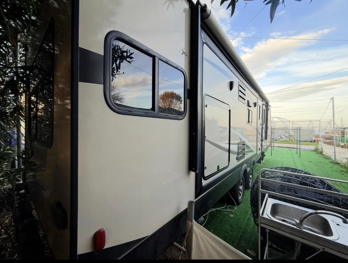 Каравана Coachmen Freedom Express 322 RLDS, снимка 4 - Каравани и кемпери - 56182941