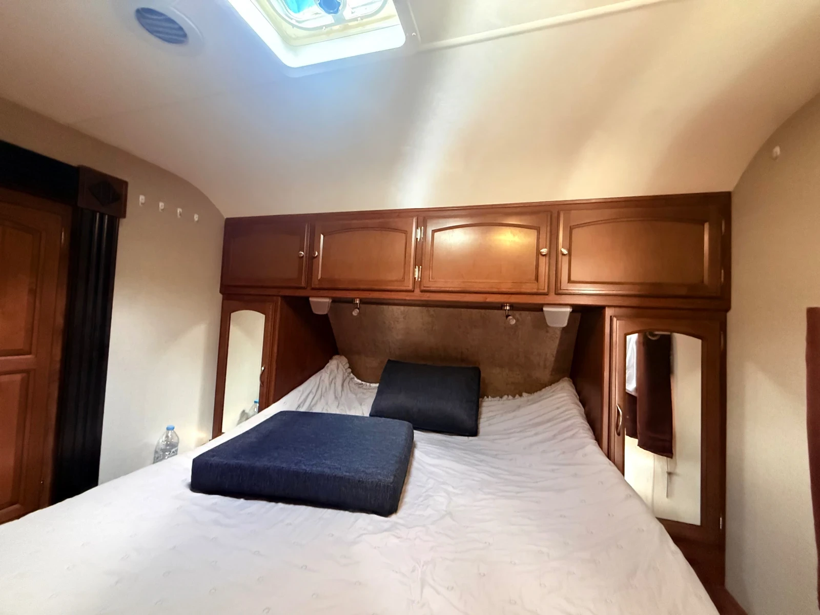 Каравана Coachmen Freedom Express 322 RLDS, снимка 11 - Каравани и кемпери - 56182941