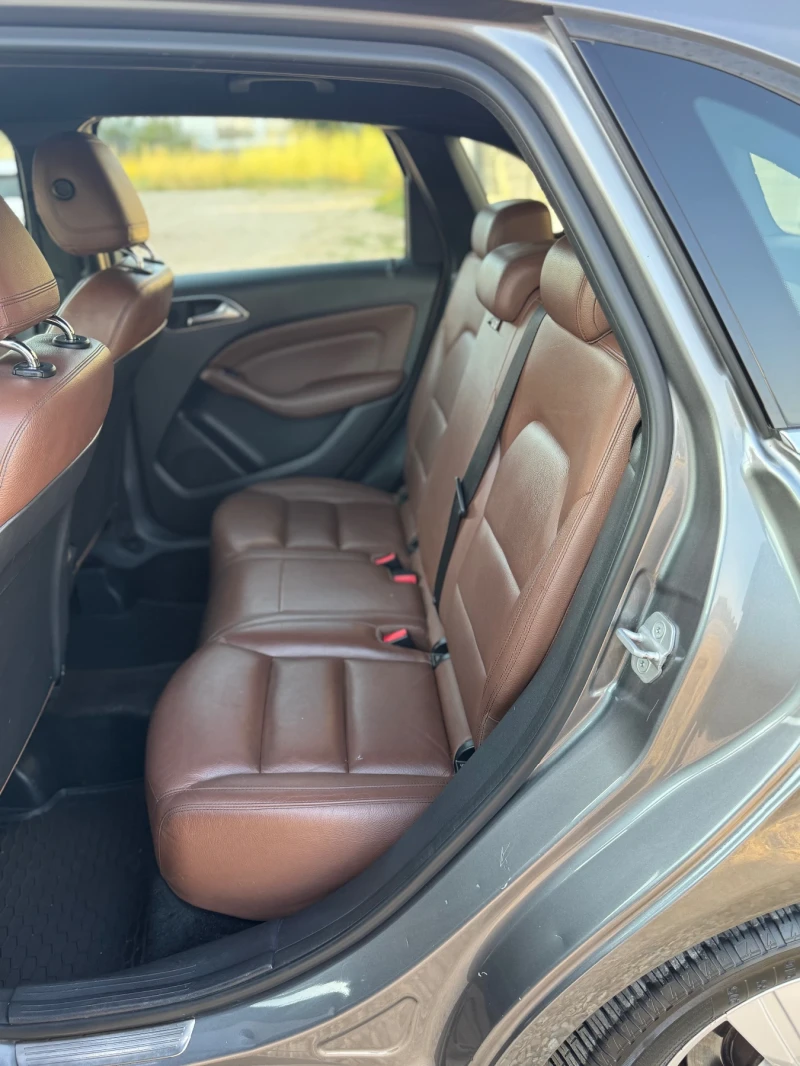 Mercedes-Benz B 180 122* LED* Автоматик* Кожа* ТОП* , снимка 13 - Автомобили и джипове - 50819294