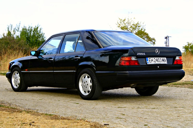 Mercedes-Benz 124 200-E Климатроник, снимка 9 - Автомобили и джипове - 51705070