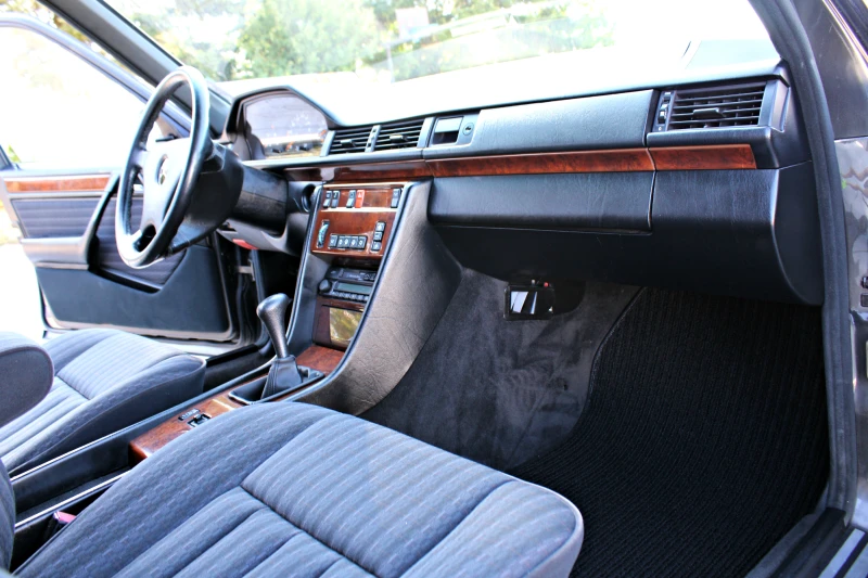 Mercedes-Benz 124 200-E Климатроник, снимка 13 - Автомобили и джипове - 51705070