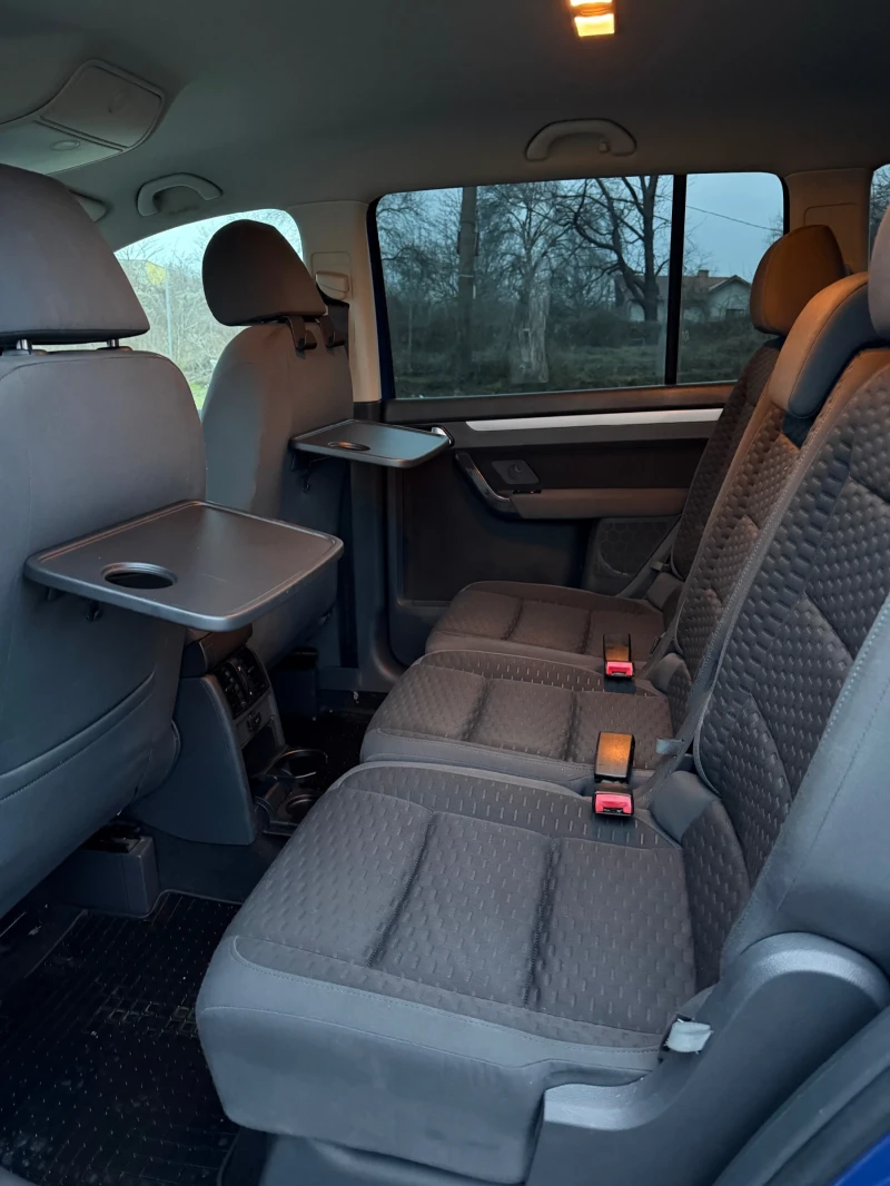 VW Touran 1.9 TDI * FACELIFT* , снимка 10 - Автомобили и джипове - 53296262