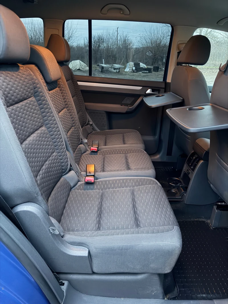 VW Touran 1.9 TDI * FACELIFT* , снимка 12 - Автомобили и джипове - 53296262