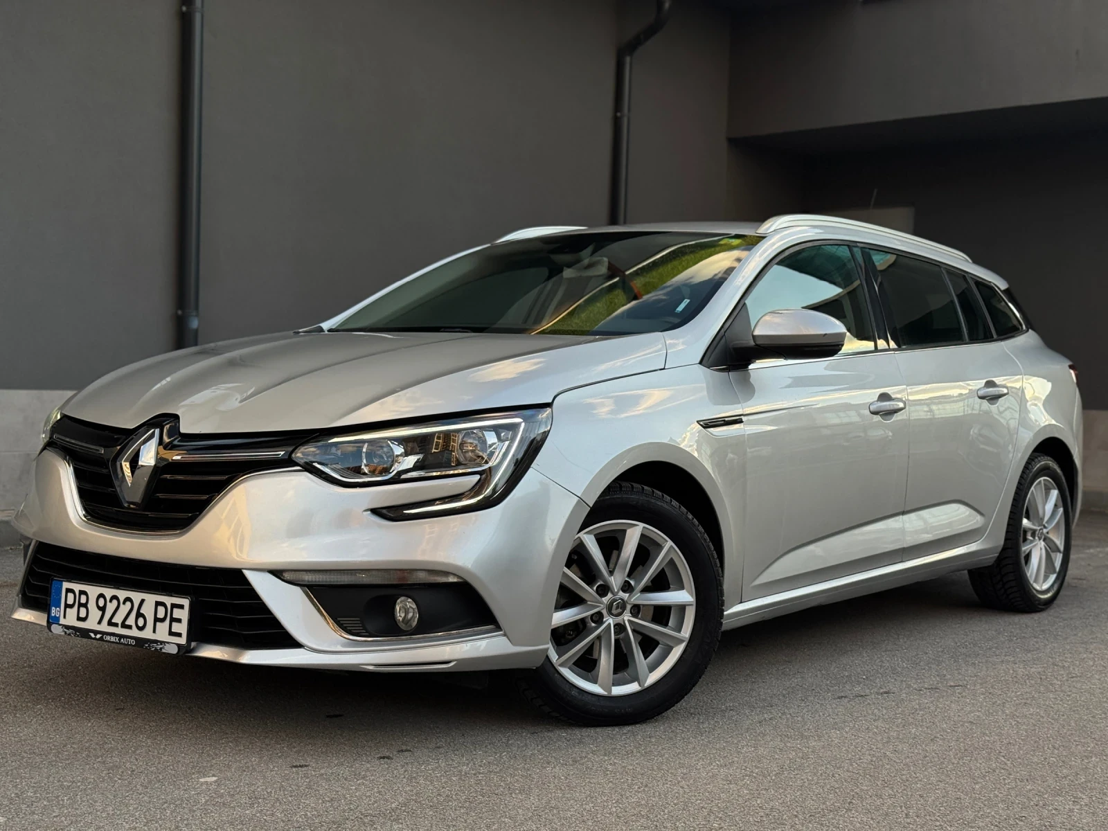 Renault Megane  1.5dci // ВЪРНАТ ОТ ЛИЗИНГ// Гаранция до 2027г, снимка 1