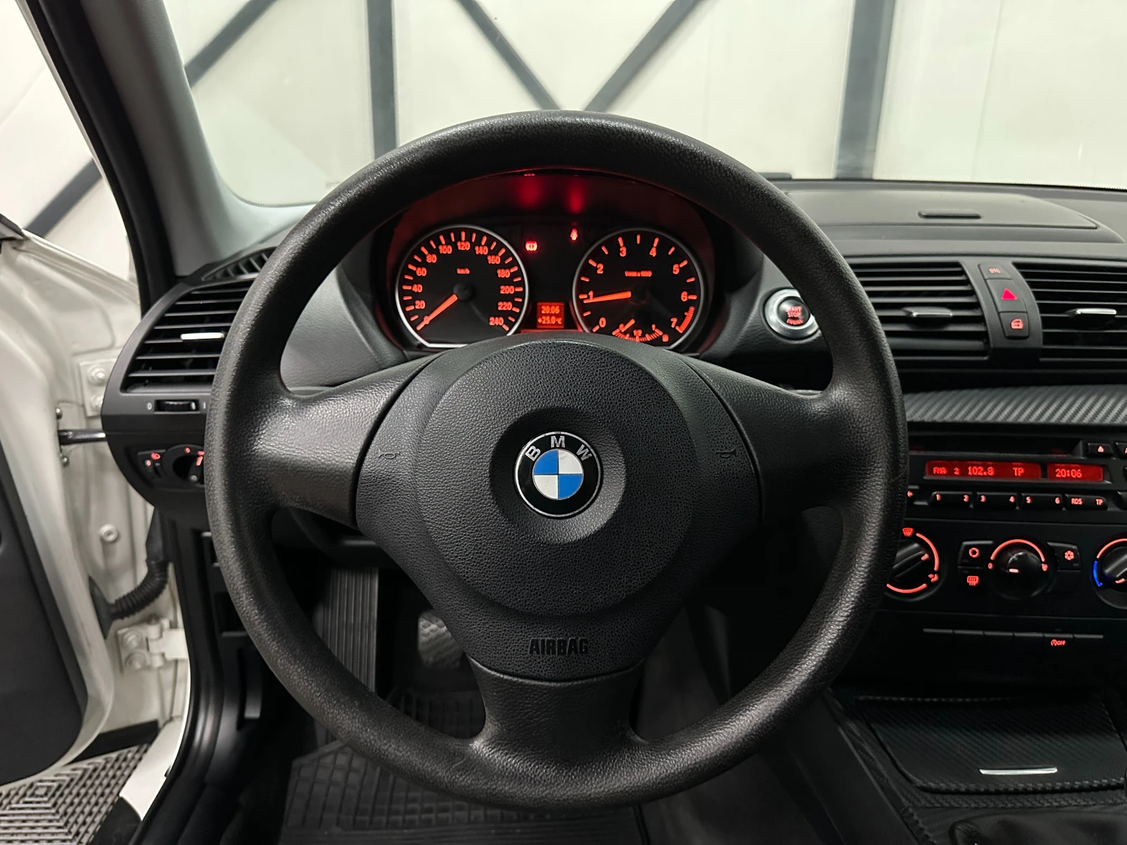 BMW 116 * FACE* 2.0i* 139 000км* , снимка 12 - Автомобили и джипове - 45369539