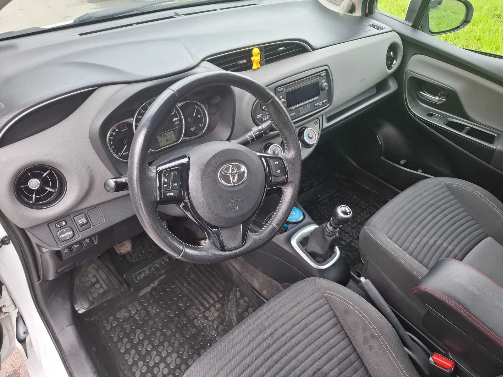 Toyota Yaris  - изображение 4