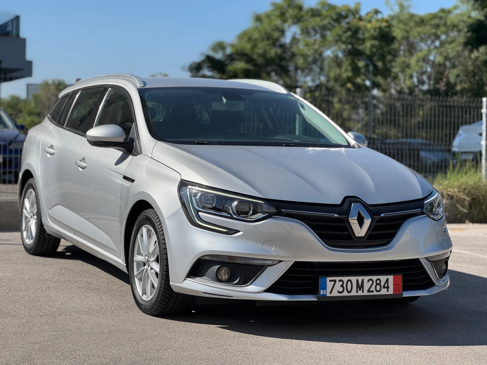 Renault Megane 1.5dci // ВЪРНАТ ОТ ЛИЗИНГ// 98 000km - изображение 3