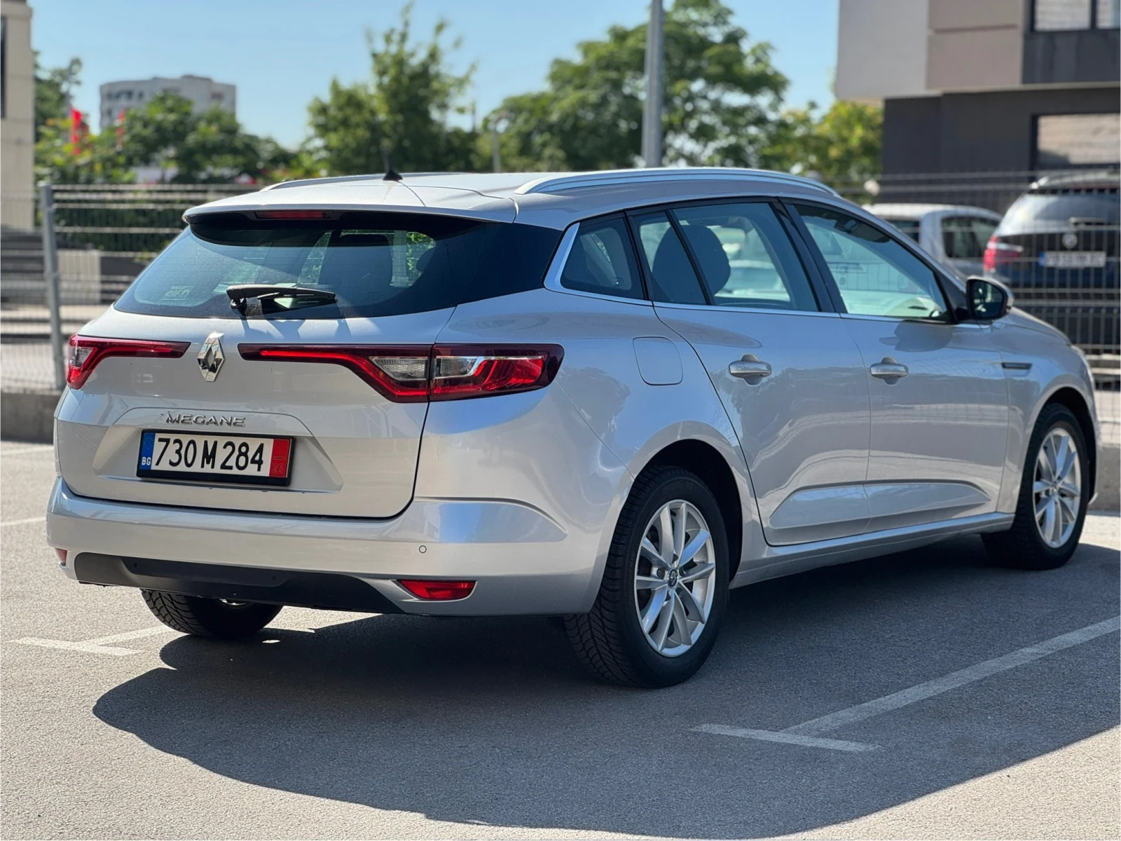 Renault Megane 1.5dci // ВЪРНАТ ОТ ЛИЗИНГ// 98 000km - изображение 4
