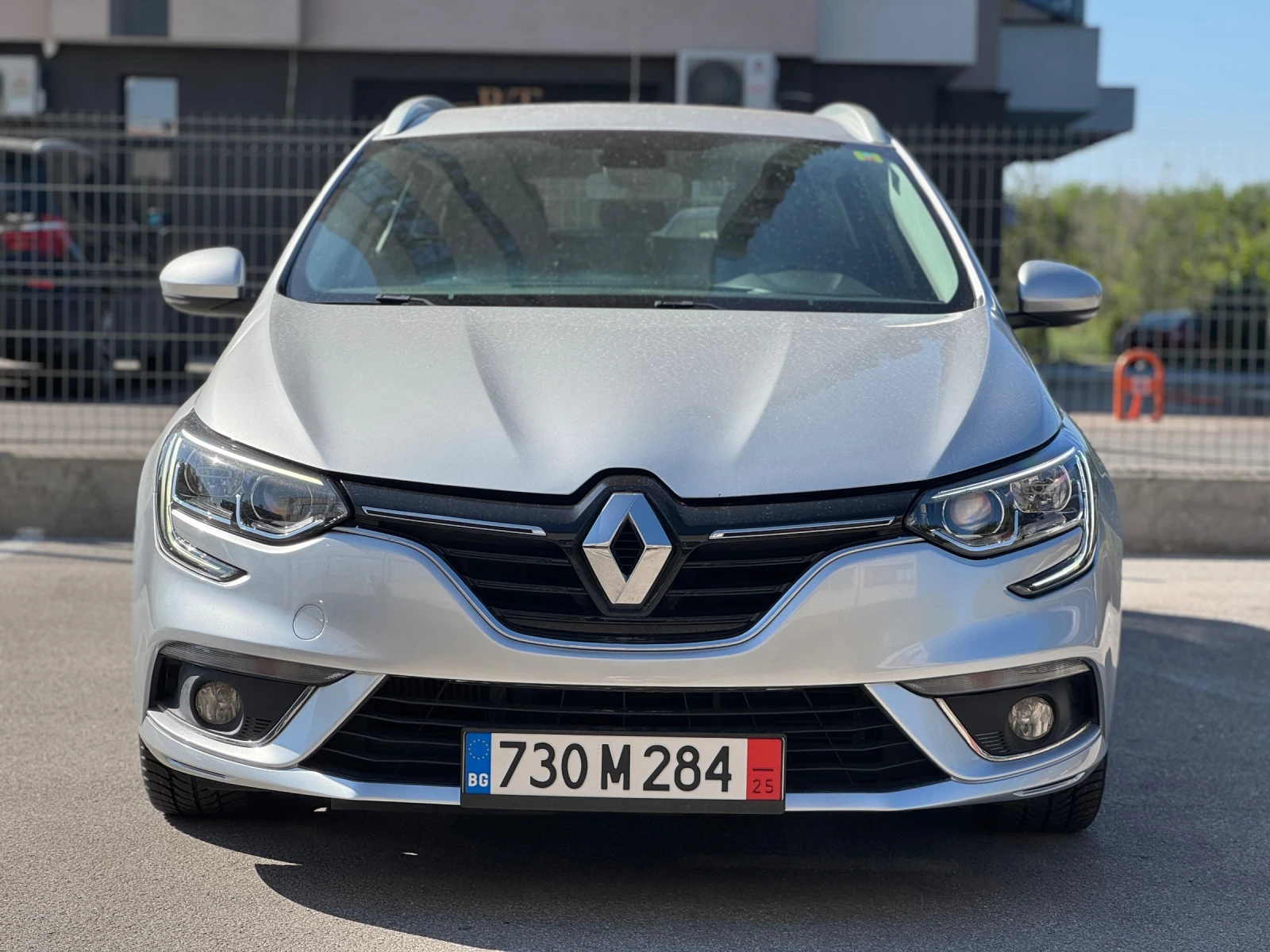 Renault Megane 1.5dci // ВЪРНАТ ОТ ЛИЗИНГ// 98 000km - изображение 2