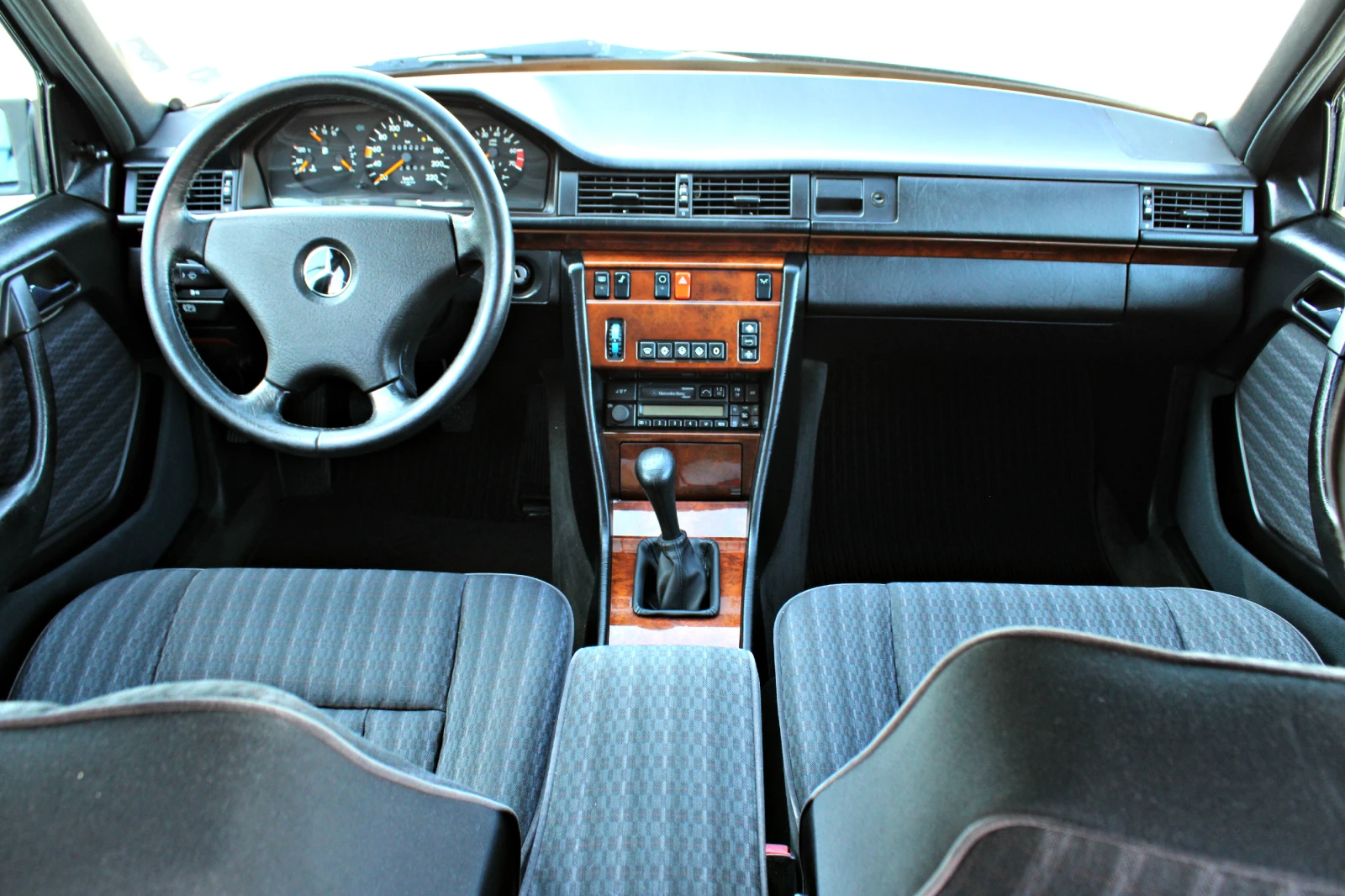 Mercedes-Benz 124 200-E  | Mobile.bg   12