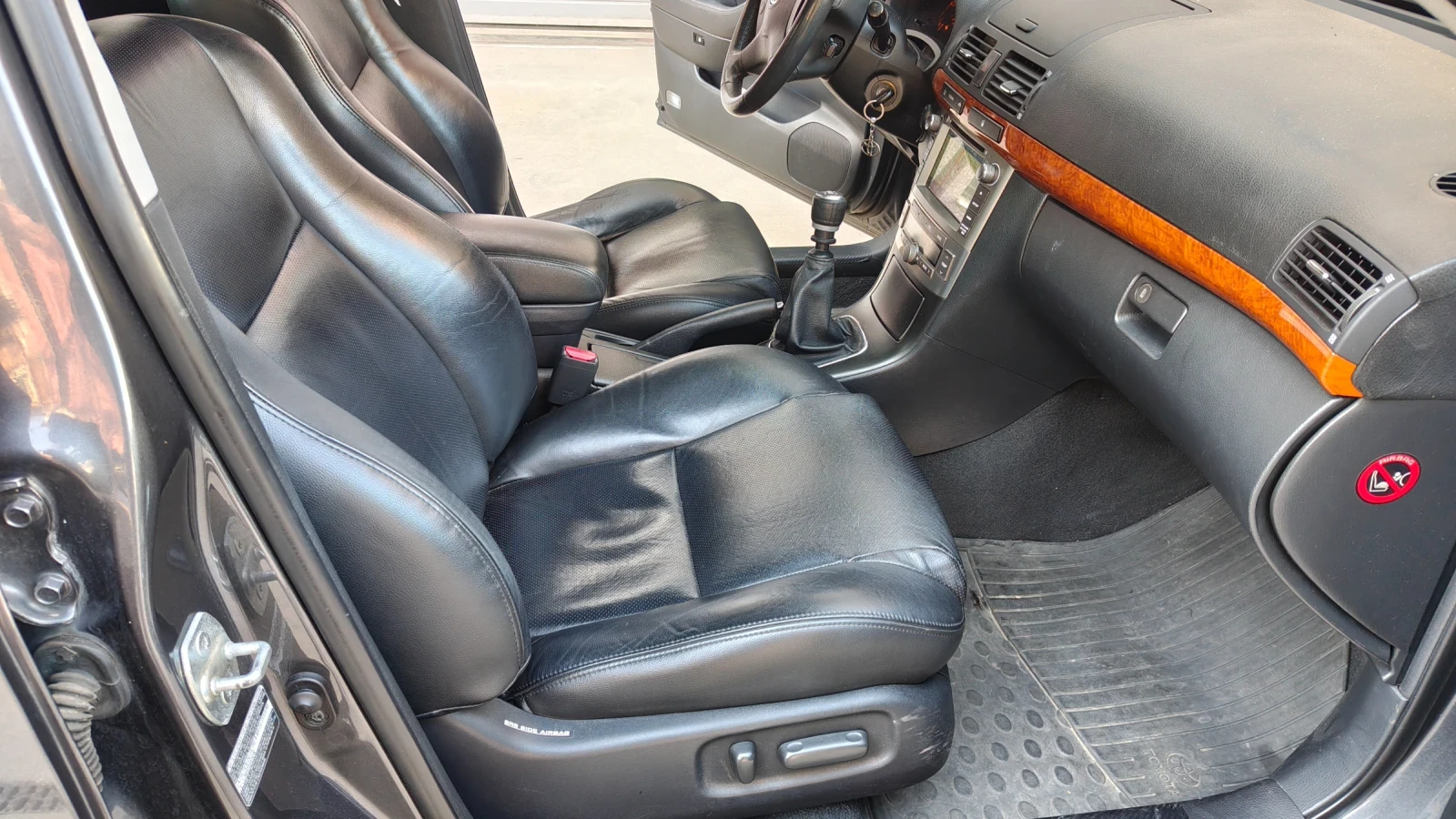 Toyota Avensis, снимка 6 - Автомобили и джипове - 53855238