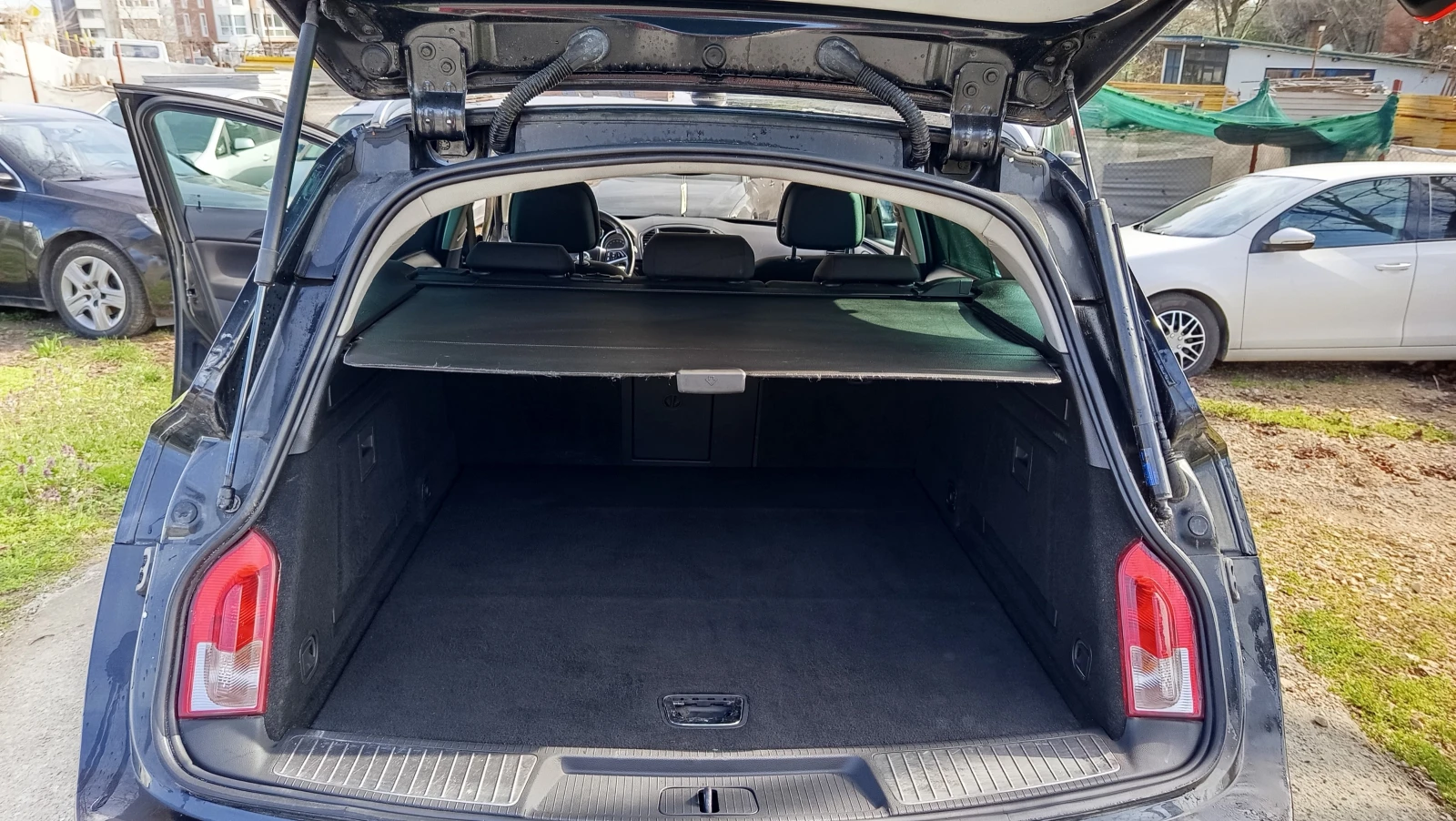 Opel Insignia 2.0CDTI 131 PS NAVI СТАРИЯ МОТОР XENON, снимка 16 - Автомобили и джипове - 54061418