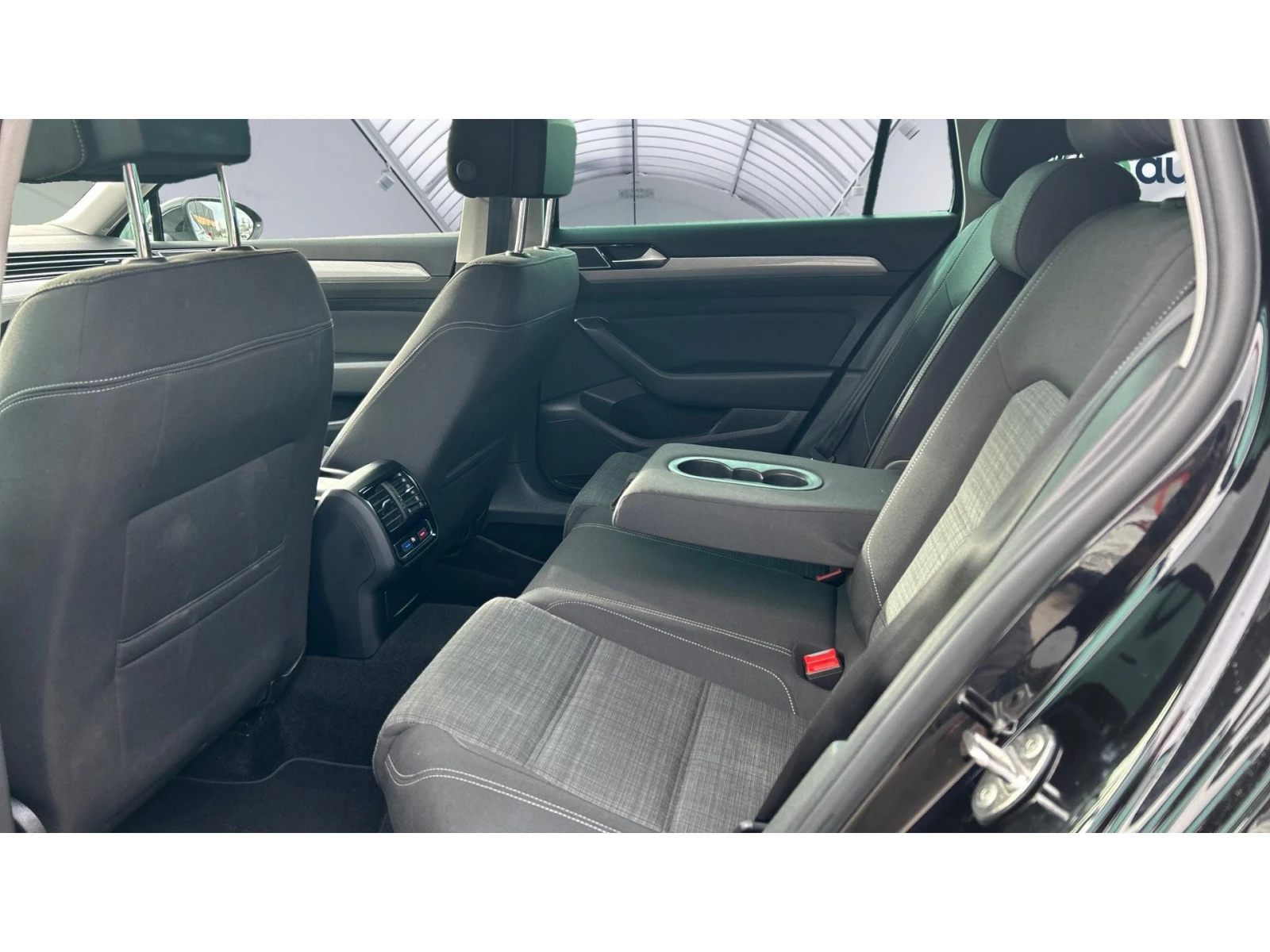 VW Passat 2. 0 TDi DSG SCR, Месечна вноска от 227  , снимка 11 - Автомобили и джипове - 54192021