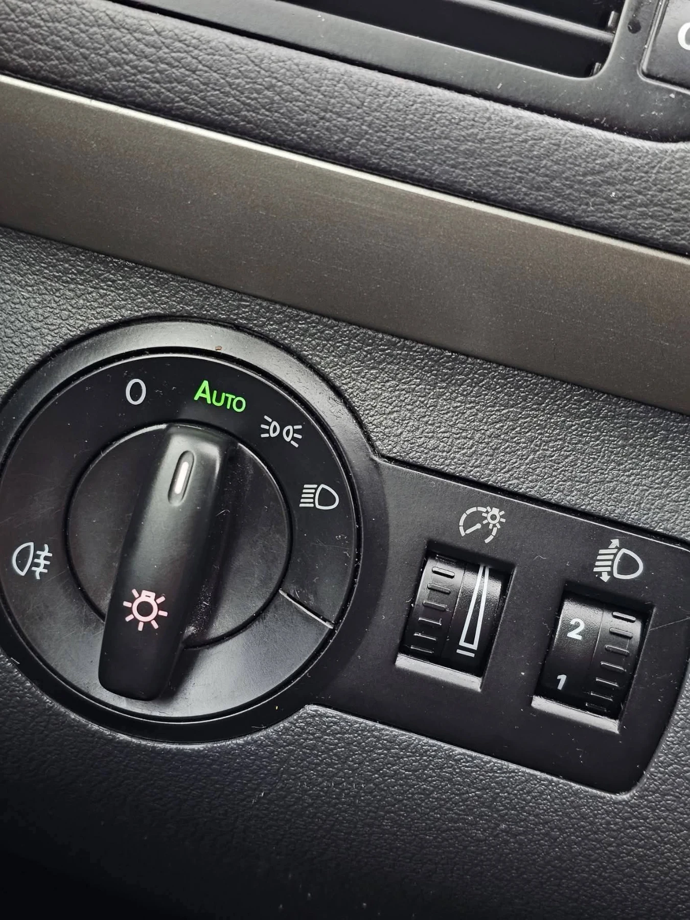 VW Touran Limited Edition United, снимка 15 - Автомобили и джипове - 54344942