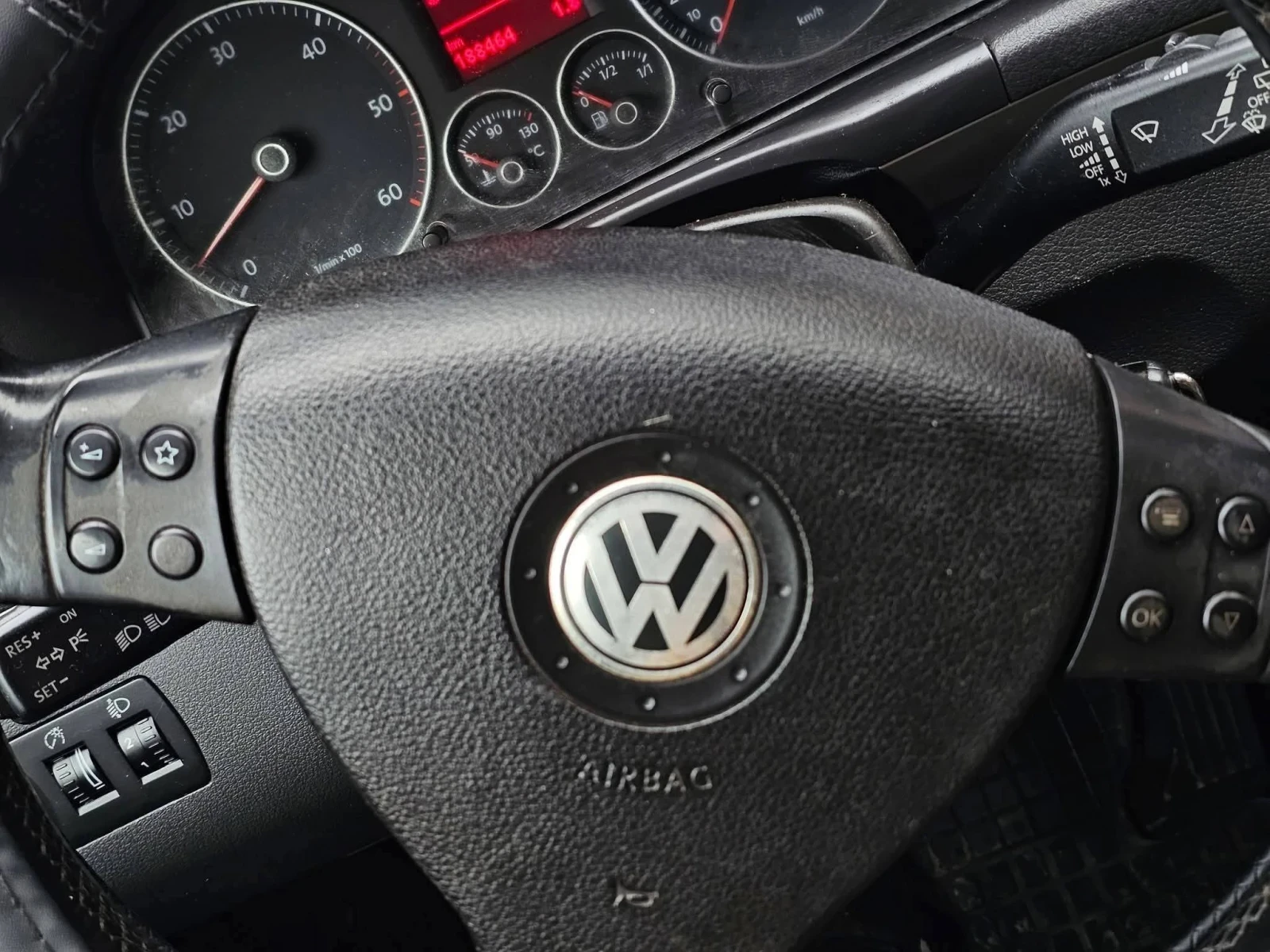 VW Touran Limited Edition United, снимка 14 - Автомобили и джипове - 54344942